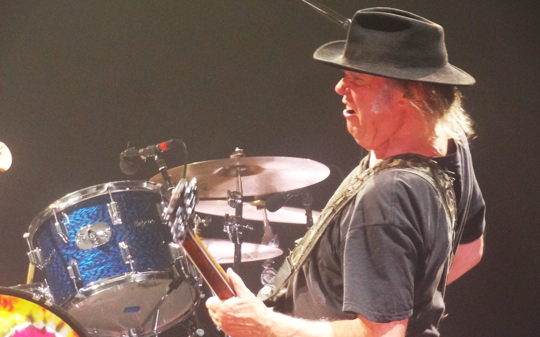 NeilYoungAndPromiseOfTheReal2016EuropeTourCompilation (12).JPG